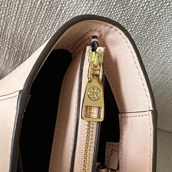 Tory Burch Robinson small Tote in pale apricot - Picture 8 of 14